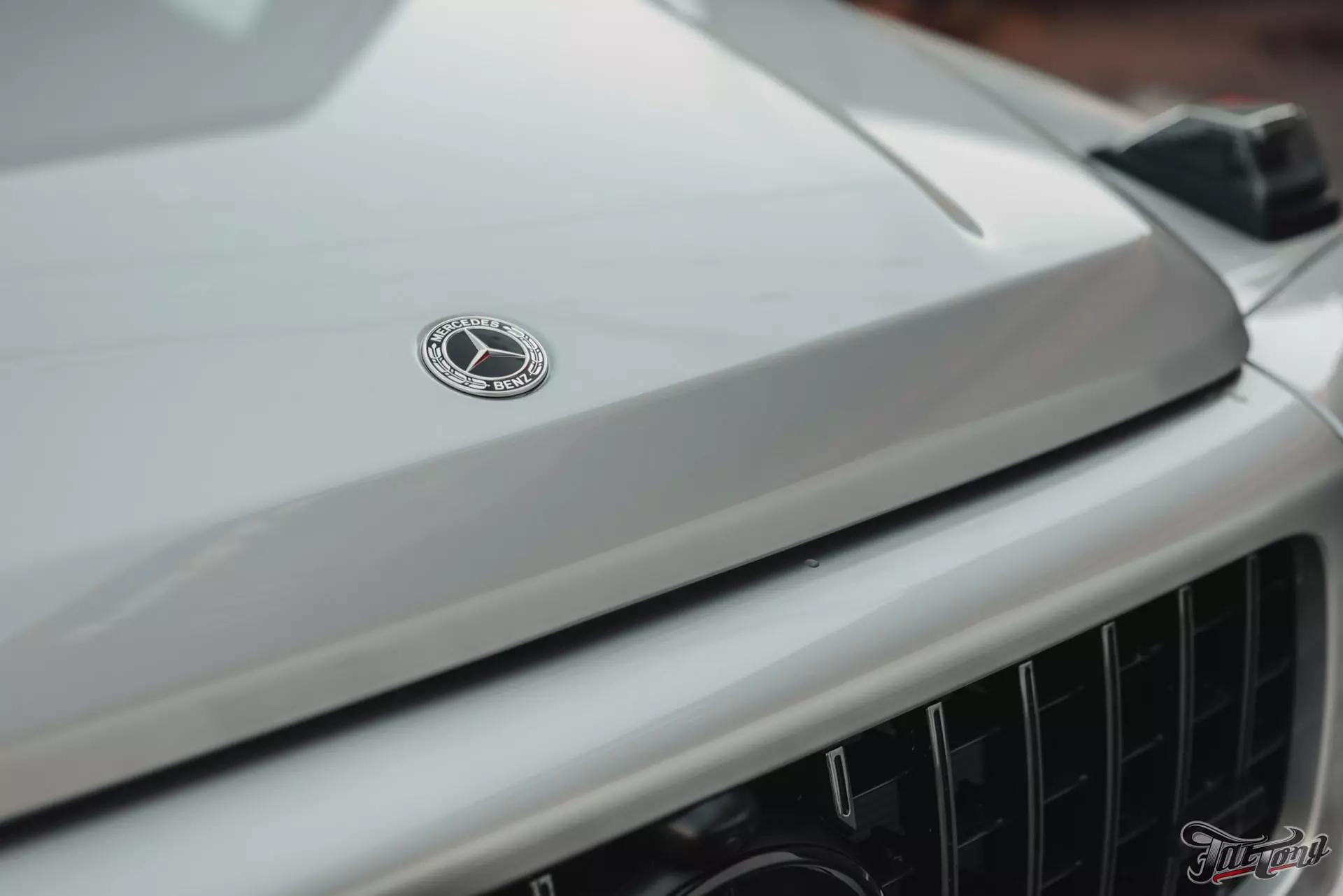Mercedes G-class. Оклейка в матовый полиуретан. Защита оптики глянцевым полиуретаном. Шумоизоляция дверей. Установка доводчиков дверей